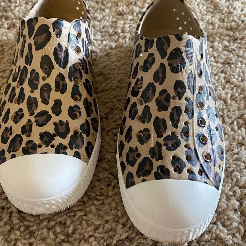 Native girls leopard print shoe size 1